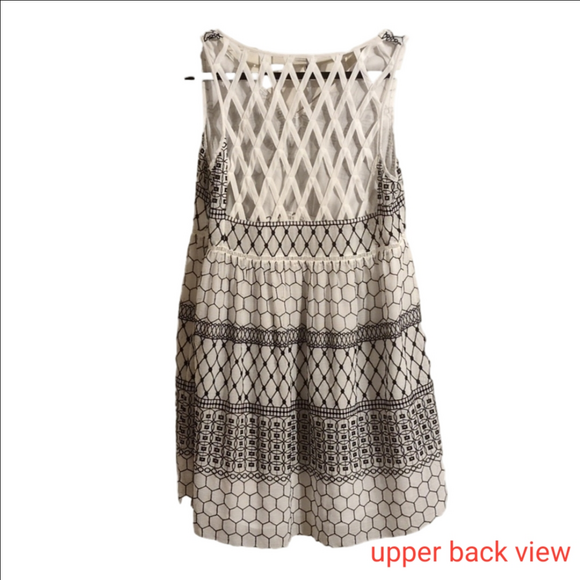 The Gentle Fawn Dress: A Stunning Combination of Elegance and Style - Picture 2 of 16